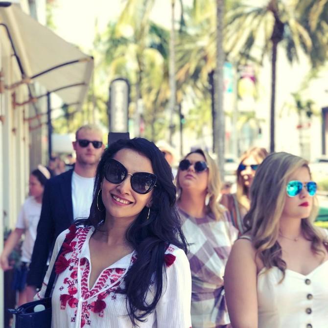 The Ladies vs Ricky Bahl actress is missing her vacation fun. Sharing an old throwback picture of her Los Angeles vacation, she wrote, 