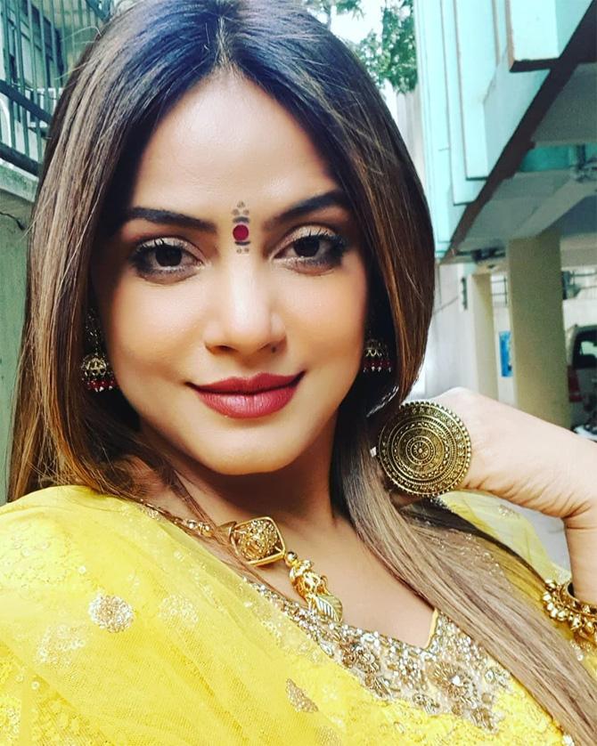 Neetu Chandra has done a lot of Tamil and Telugu films. In fact, she has appeared in more than 15 films down south, so far. Neetu feels the Bollywood world is under the wrong impression that she has shifted to the south Indian film industry
