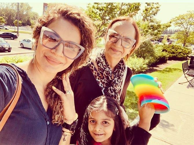 On the occasion of Mother's day, Shweta Kawaatra captioned a picture which saw Shweta herself, her daughter and her mother. 