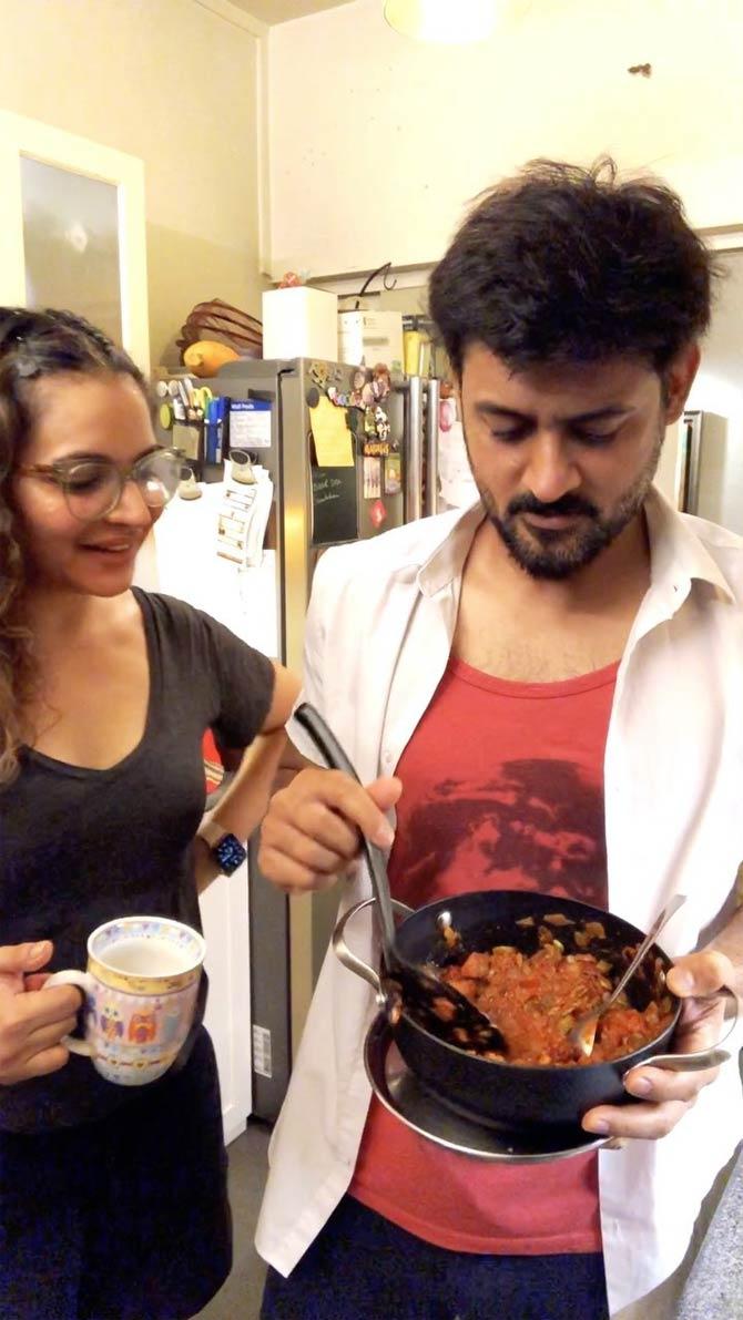 The actor, who was also a part of Kasautii Zindagi Kay, tried his hand in cooking. All the actor had to do was follow some instructions. 