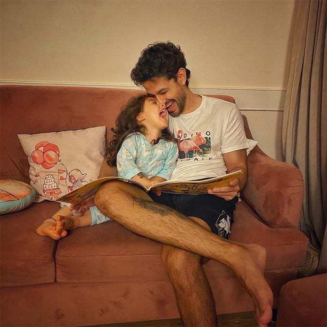 Soha Ali Khan shared this super adorable click of her husband-actor Kunal Kemmu with daughter Inaaya Naumi Kemmu and captioned it, 