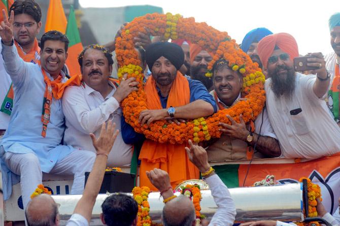 Sunny Deol: He joined the Bharatiya Janata Party (BJP) party in 2019 and won the 2019 Lok Sabha Elections from Gurdaspur constituency.