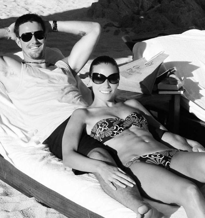 On their 10th wedding anniversary in 2017, Jessia posted this photo with Kevin Pietersen and wrote, 