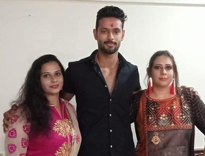 In August 2019 on Raksha Bandhan, Shivam Dube shared a picture with his sisters and had a lovely message, 