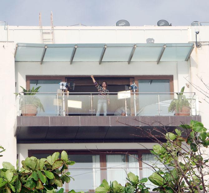 Shah Rukh Khan was snapped shooting at his residence in Bandra, Mumbai. It seems like the actor is applying for the 'work from home' policy, just like others.