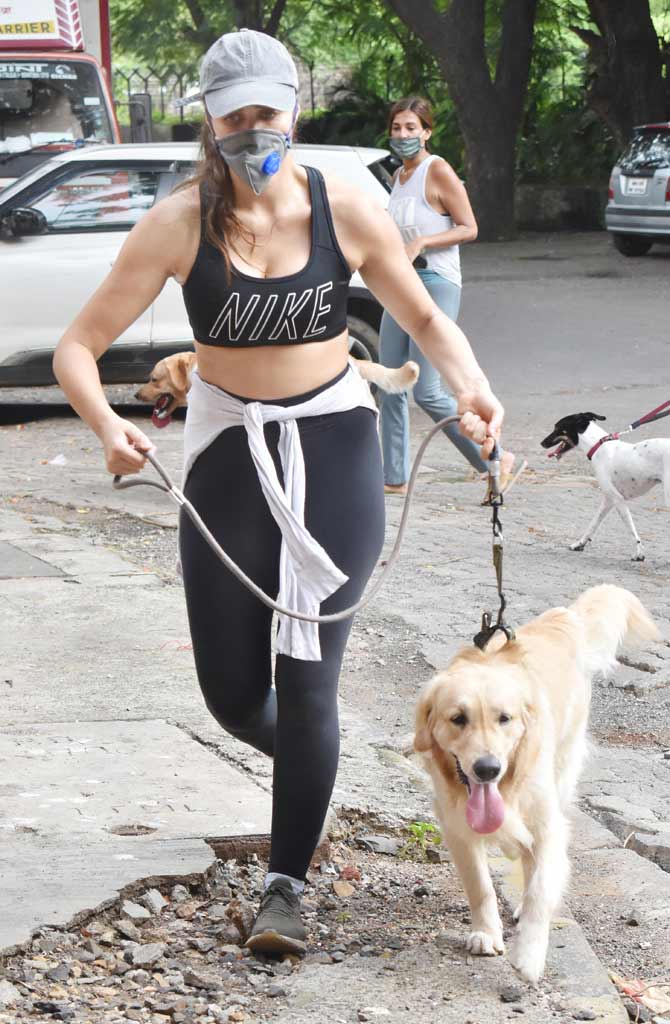 Gabriella Demetriades was snapped walking her pet on the streets on Bandra, Mumbai. The African model was seen wearing a monochrome athleisure, paired with a grey coloured cap and sports shoes. All pictures/Yogen Shah and Pallav Paliwal