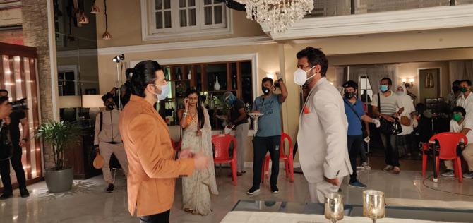 Sriti Jha, Shabir Ahluwalia, Shraddha Arya and Dheeraj Dhoopar were present along with a limited member crew to shoot a couple of scenes involving the actors. Taking the necessary social distancing precautions, they were seen wearing masks behind the camera.