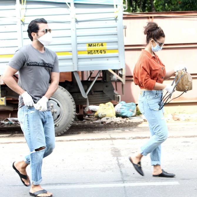 With the lockdown restrictions easing in Mumbai, B-Town folk are back to being up and about. Actor Rajkummar Rao was clicked with his girlfriend Patralekhaa were spotted in Mumbai suburbs. (All pictures: Yogen Shah).