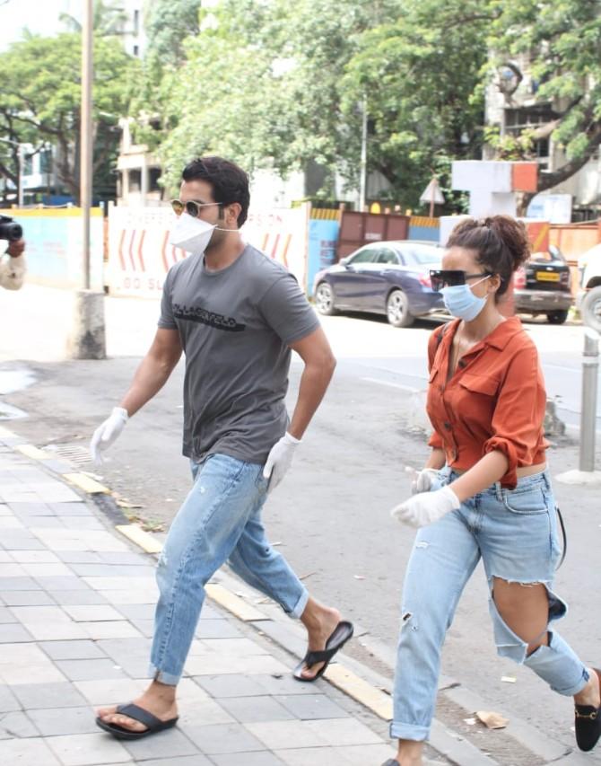 And don't miss out on Patralekha's blue mask. The government might have eased travel restrictions but celebs are taking extreme precautions. They also regularly asks their fans to take preventive measures and abide the social distancing norms during travelling by wearing masks and gloves. Rajkummar too followed the directions and covered his face with a mask and gloves.