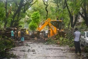 Cyclone Nisarga claims 4 lives in Maharashtra and then fizzles out