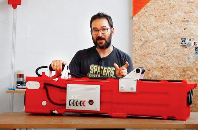 Ivan Miranda is a well known creator on YouTube. He recently made a plastic tank on a 3D printer that one can even ride in