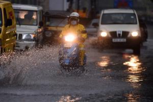 Old and young drench as Mumbai welcomes intense spell of rains