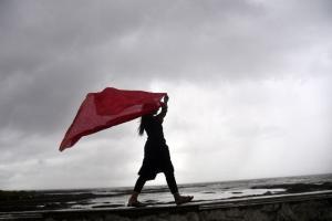 Heavy rainfall in Mumbai and suburbs in next 24 hours, warns Skymet