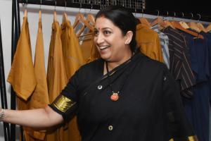 Lockdown Tales: Smriti Irani shares important message with self picture