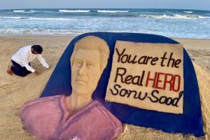 Sudarsan Pattnaik pays tribute to Sonu Sood with 'Real Hero' sand art!