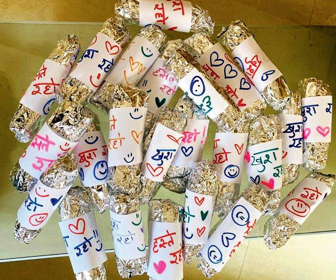 Each roll consists of four rotis