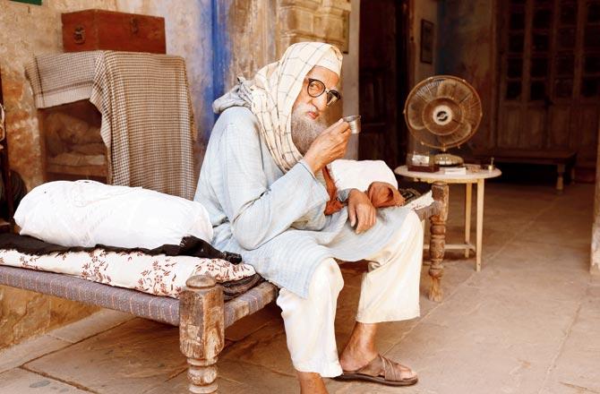Amitabh Bachchan in Gulabo Sitabo
