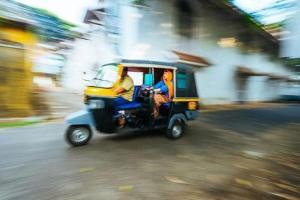 Combating COVID-19: Mumbai auto drivers use 'isolation cover' for safety