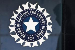 BCCI divided on issue of hosting IPL in India