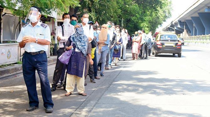 A queue at Dadar TT for a BEST bus. Pic/Suresh Karkera