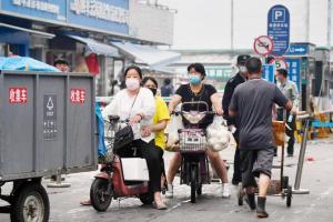 Beijing shuts main food market after seven new COVID-19 cases