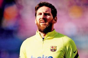 Lionel Messi returns to Barcelona training; Luis Suarez fit to play