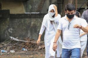 Rhea Chakraborty visited Cooper Hospital, paid respects to SSR