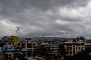 Mumbai and adjoining areas get pre-monsoon showers