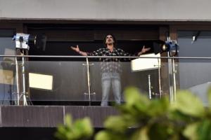 Shah Rukh works from home; shoots for a project on his Mannat balcony