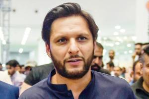 Shahid Afridi tests positive for COVID-19