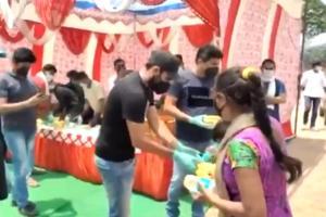 Mohammed Shami helps poor by distributing masks, food packets