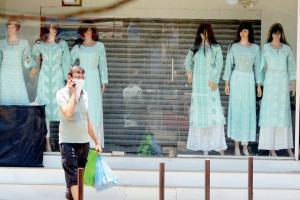 Mumbai lockdown: Shops timings extended, but malls to remain shut