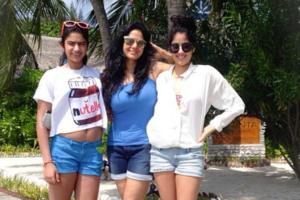 Throwback Thursday: Sridevi twins with daughters Janhvi and Khushi