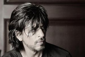 SRK thanks fans as he completes 28 years in Bollywood, shares photo