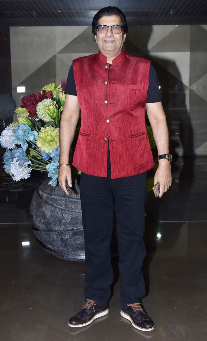 Anil Dhawan, the yesteryear actor and who was also fantastic in AndhaDhun, made a rare and lovely appearance at the Coolie No. 1 wrap-up party. It was good to see the actor and we hope we can watch him more often.