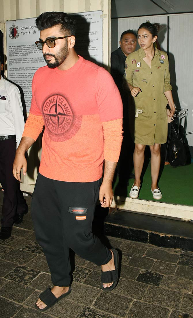 Arjun Kapoor and Rakul Preet Singh were in Alibaug recently to shoot for the yet-untitled cross-border love story. The duo was clicked at Gateway of India, as they travelled by boat from Alibaug to Mumbai. (All photos/Yogen Shah)