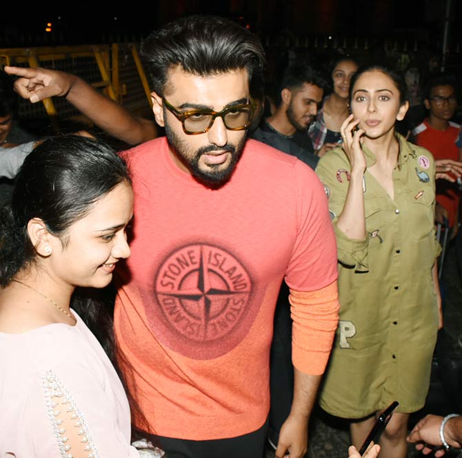 While Arjun Kapoor opted for an orange-red sweatshirt, paired with black joggers, Rakul was seen in a pretty army green shirt dress.