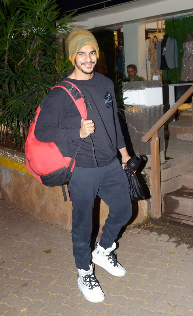 Ishaan Khatter too was clicked post-workout session in Bandra, Mumbai. The actor was pleasantly surprised to see paparazzi follow him.