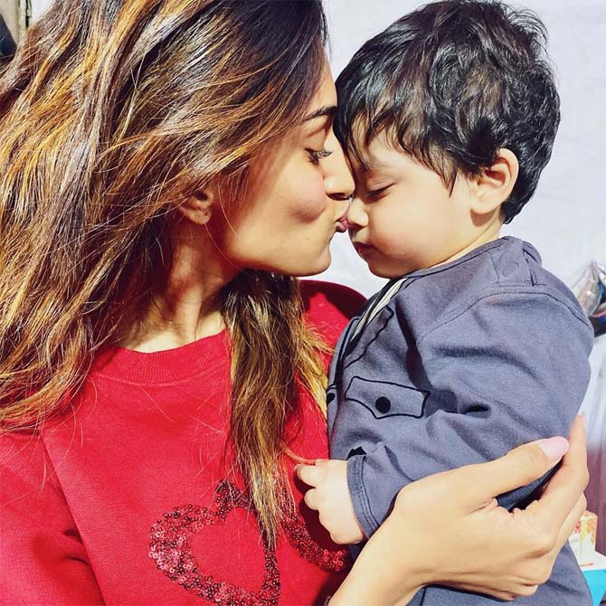 Taking a cue from the a track on her show (Kasautii Zindagii Kay) Erica Fernandes took the opportunity to appreciate all the women who believe to be strong, independent and took the liberty to work even during their pregnancy.