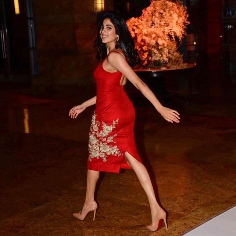 Not only acting, but Janhvi Kapoor has tons of fans who take a cue from her style files. The young actress sure knows how to kill it in any outfit she wears! 
Pictured: Janhvi Kapoor looks gorgeous in a red sheath dress paired with nude pumps.
