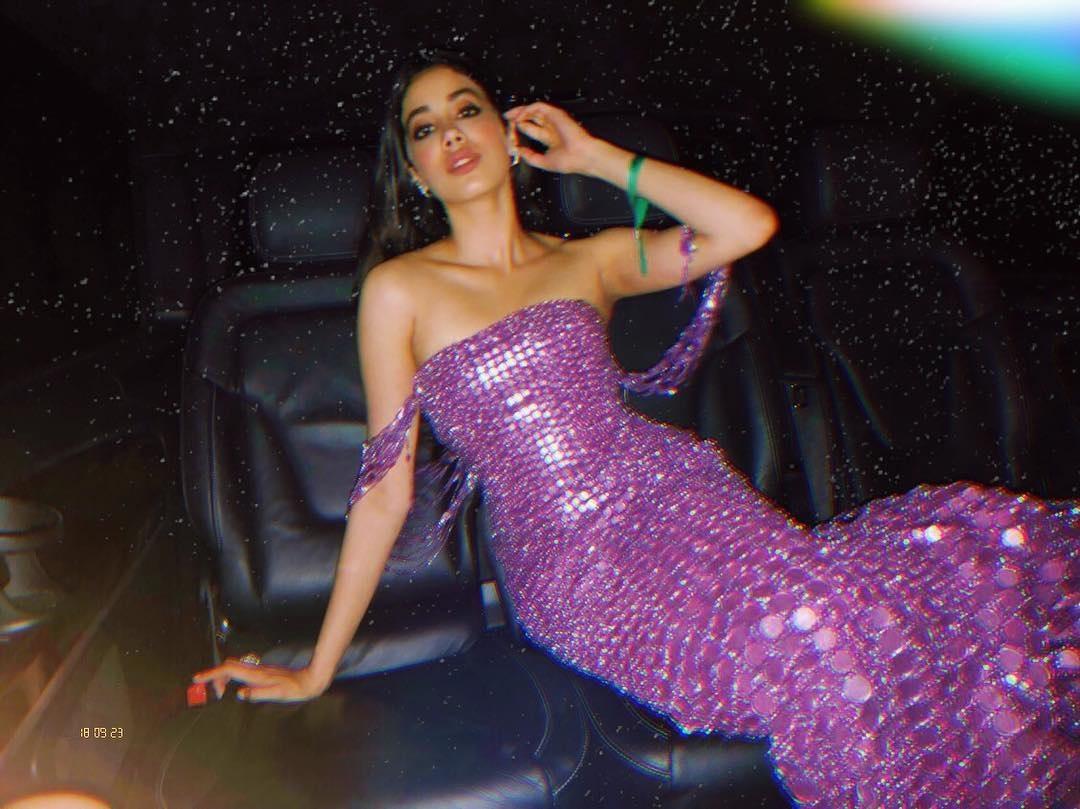 If you ever wanted to see a mermaid in all her glory, look no further than this picture of Janhvi looking helluva stunning in a slinky purple gown.
