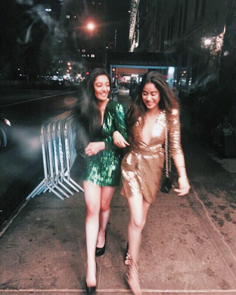 Janhvi Kapoor is all about the millennial style. She's extremely comfortable in party dresses too and this picture is the perfect example of that. We love! 
