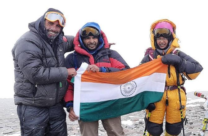 Stay at home, look after your family
A 7th standard student of Navy Children School in Mumbai Kaamya Karthikeyan became the youngest girl in the world to summit Mount Aconcagua, the highest peak in South America and outside of Asia. In August, last year, she summitted Mt Mentok Kangri II of 20,544 feet peak that overlooks the Tso Moriri lake in Ladakh. Pic/mid-day archives