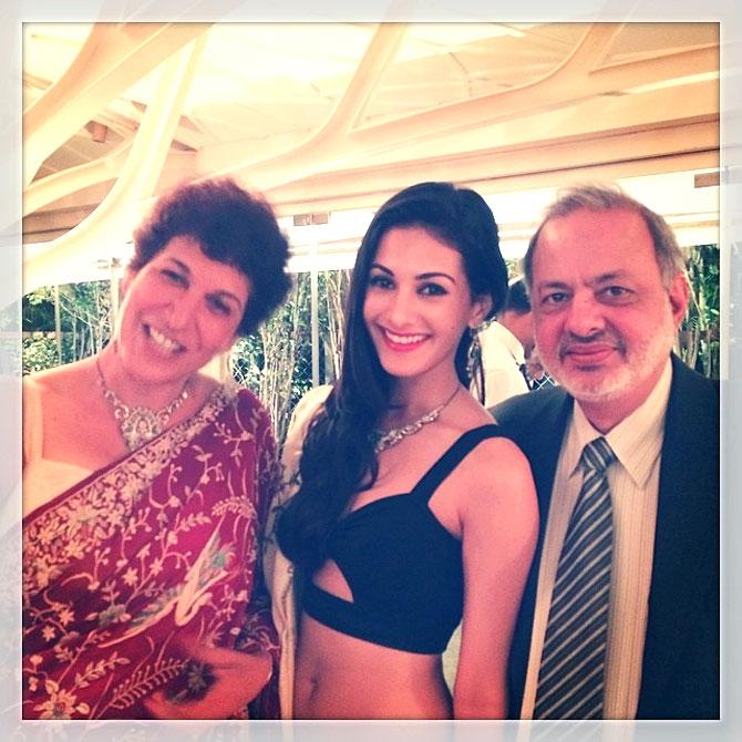 Amyra Dastur's father Gulzar Dastur is a surgeon and director of Mumbai's popular and one of the oldest hospitals - Bhatia Hospital, while her mother Delna Dastur is an advertising professional. Amyra's sibling Jehangir Dastur is into the Hotel industry.