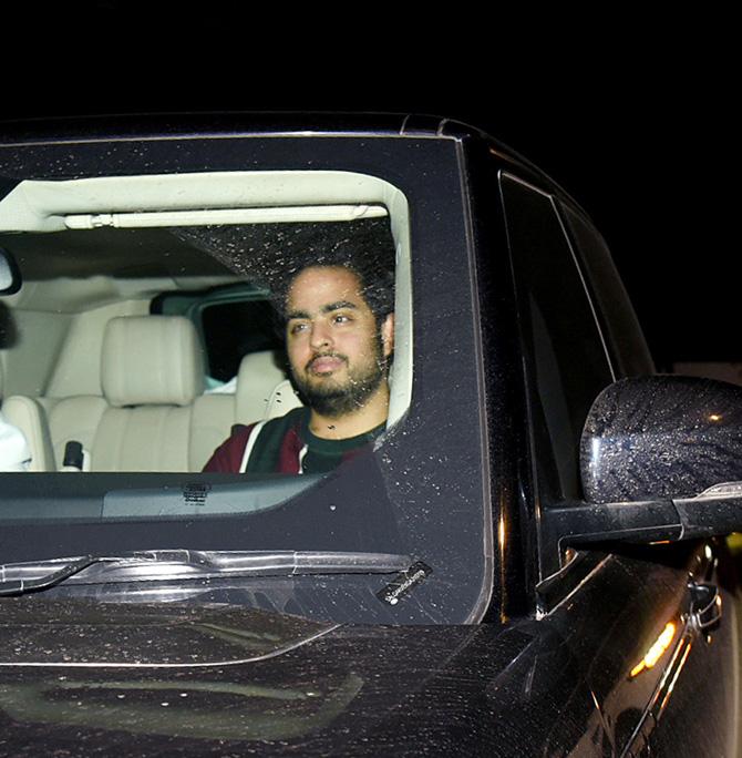 Akash Ambani was seen joining in the birthday celebrations of his friend and Bollywood actor Ranbir Kapoor who turned 37 in September 2019. 