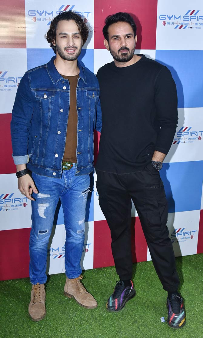 Asim Riaz' brother Umar Riaz was all smiles as he attended the fitness centre launch hosted in Mumbai.