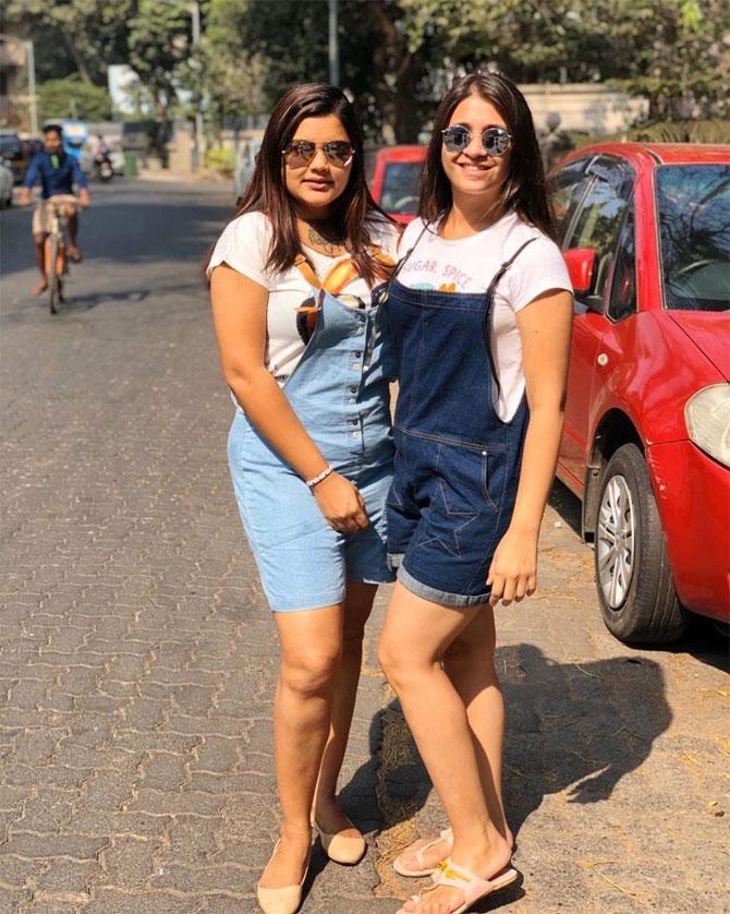 Akanksha's Instagram is proof that she became great friends with Smrutishree on the show. In one of her captions, she calls her a 'baby elephant and a squissy lady'...