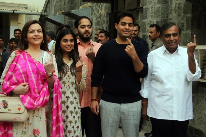 Mukesh and Nita Nita Ambani's love story is no less than a fairytale affair. It is believed that Mukesh's mother Kokilaben Ambani spotted Nita Dalal, a professional Bharatnatyam dancer at a dance recital at Birla Matoshree Hall in October 1984. A few days later, Dhirubhai called Nita, who cut the call and thought someone was fooling with her. In an interview, Nita said that when Dhirubhai Ambani called her again, she told him, 