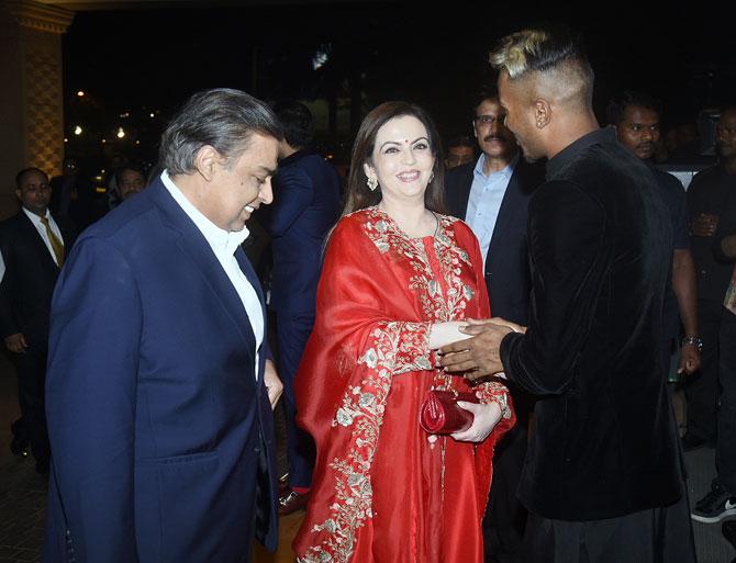 Off lately Mukesh Ambani has been spotted on numerous occasions with his wife Nita and children Isha, Aakash, and Anant. From gracing Krunal Pandya And Pankhuri Sharma's wedding reception to attending Uddhav Thackeray swearing-in ceremony at Shivaji Park, Dadar, Mukesh and Nita Ambani have always made their presence felt as they continue to take the Ambani family legacy forward.
