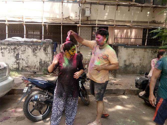 However, people all over the city avoided mass gatherings but celebrated in groups and made merry among their loved ones and smeared gulaal on each other.